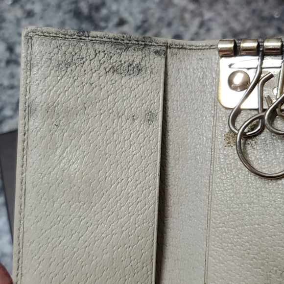 Authentic Gucci Monogram Key Holder - Picture 5 of 9